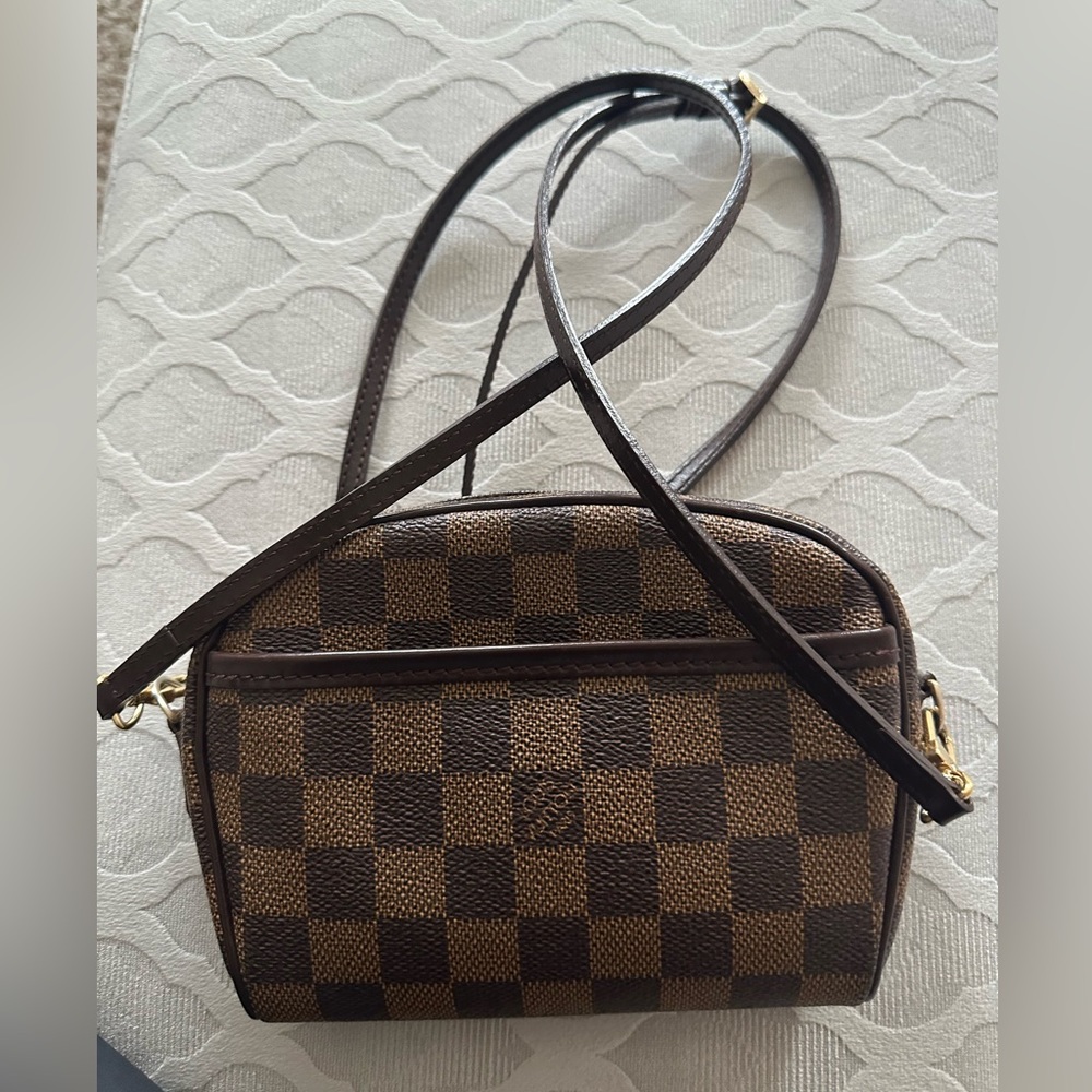 Authentic Louis Vuitton Ipanema Pochette in Damier Ebene with Crossbody Strap